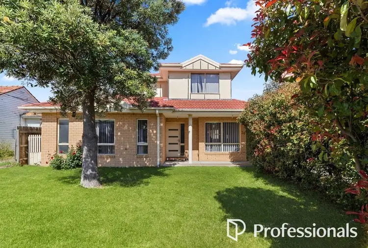 38 Koonawarra Street