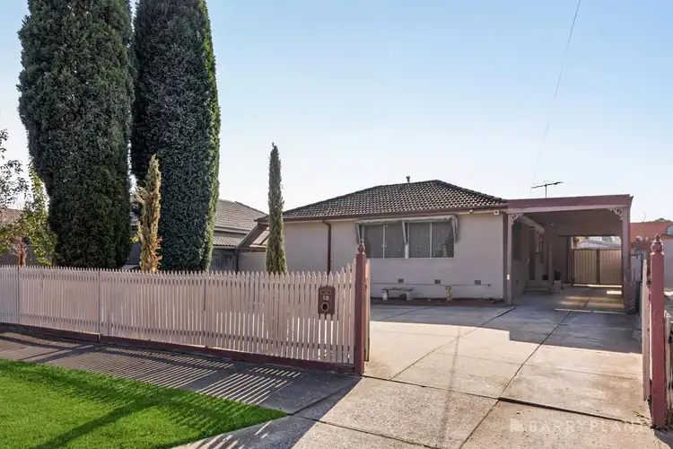 28 Churchill Avenue