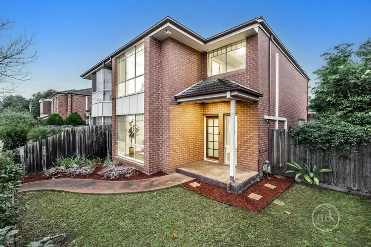 63 The Lakes Boulevard