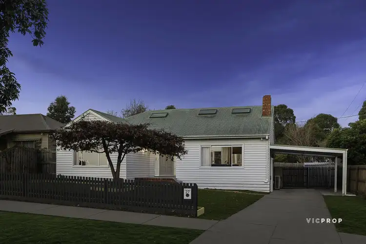 27 Great Ryrie Street