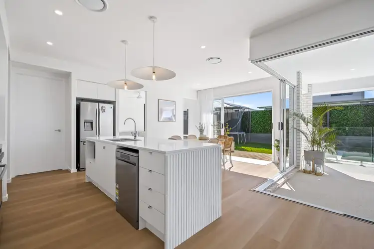 12 Sugarloaf Crescent