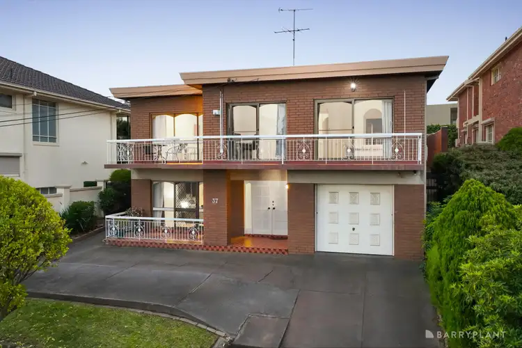 37 Golden Way