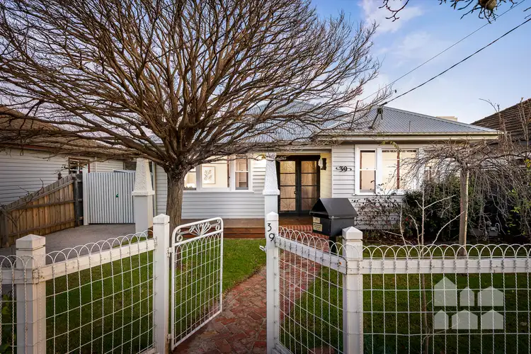39 Napoleon Street