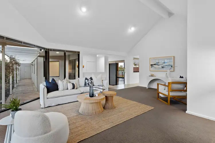 8 Jacaranda Crescent, Mornington VIC 3931
