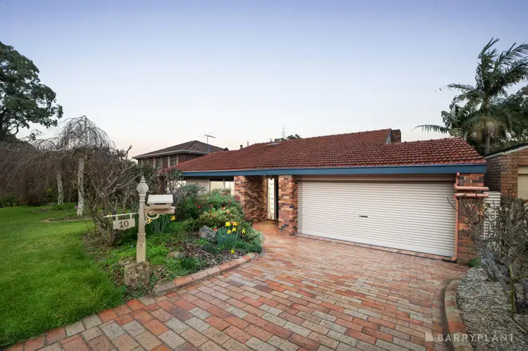 10 Streeton Lane