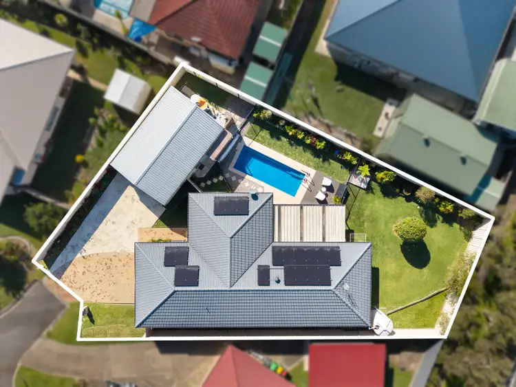 6 Layt Court