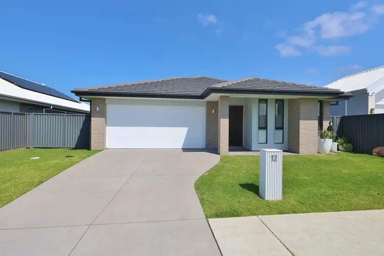 12 Wainscot Avenue
