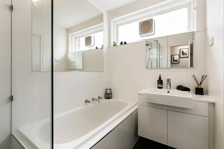 Fourth view of Homely apartment listing, 4/517 St Kilda Street, Elwood VIC 3184