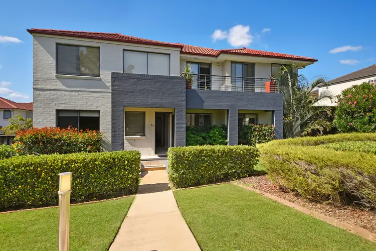 14 Hillsborough Crescent, Glenfield NSW 2167