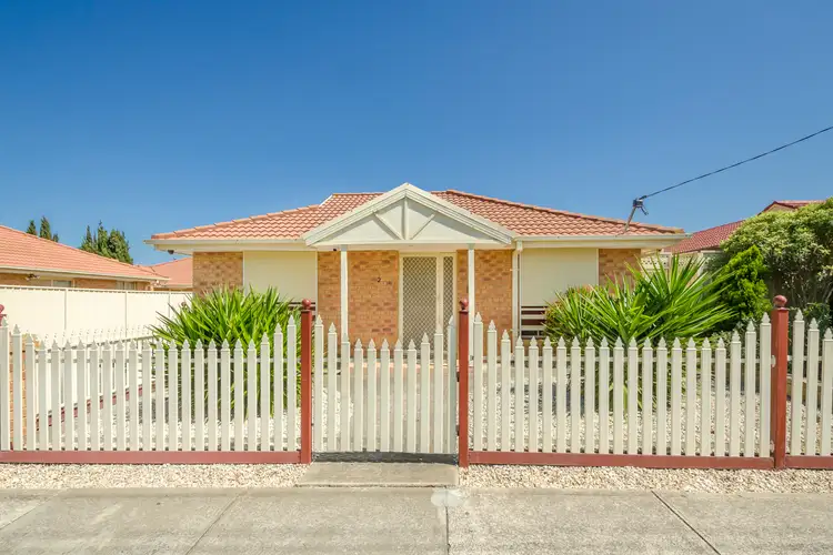 2/135 Kings Road, Kings Park VIC 3021