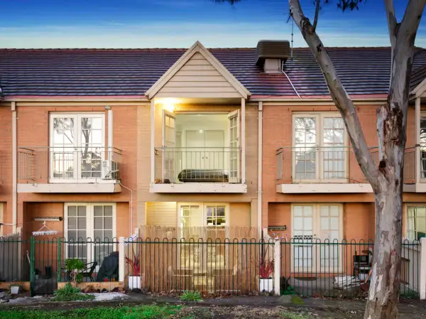 31/2 Ballarat Road, Footscray VIC 3011