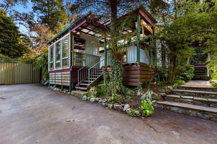 11 Seaview Road, Cockatoo VIC 3781