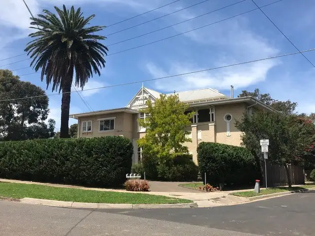 10 Elm Avenue