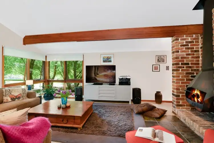 9 Farnborough Drive, Moss Vale NSW 2577