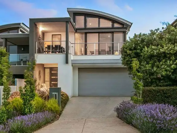 8 Mills Beach Close, Mornington VIC 3931