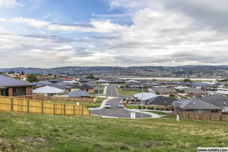 9 Ford Court, Newnham TAS 7248