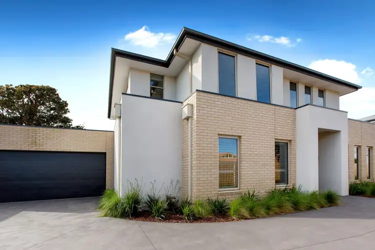 2/26 Waterloo Place, Mornington VIC 3931