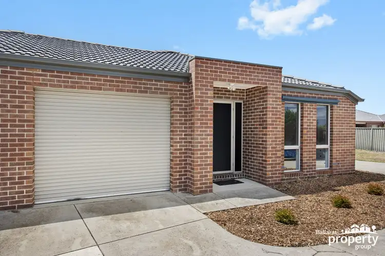 2/6 Damon Court, Sebastopol VIC 3356