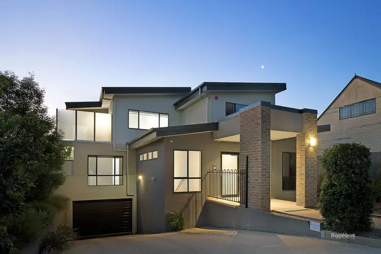 1/2 Woodvale Road, Boronia VIC 3155