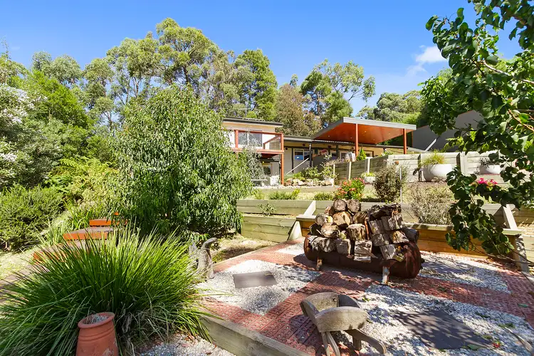 8 Colin Avenue, Cockatoo VIC 3781