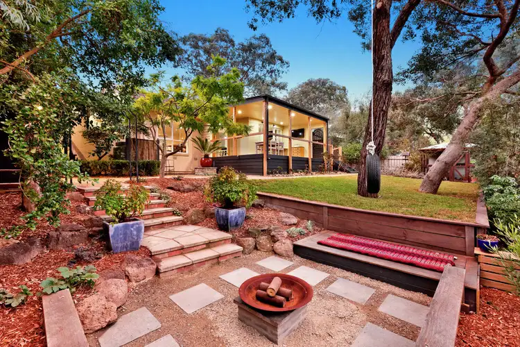 100 Fernside Avenue, Briar Hill VIC 3088