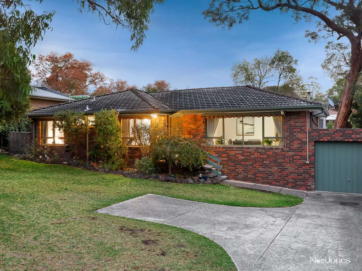 Main view of Homely unit listing, 2/8 Halls Parade, Mitcham VIC 3132