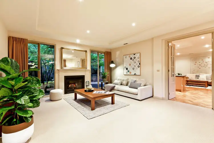 Second view of Homely house listing, 10 Delatite Court, Yallambie VIC 3085