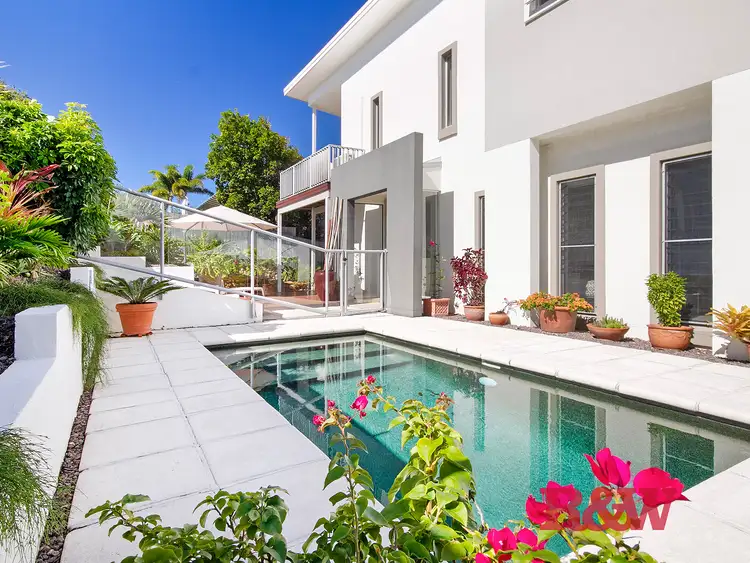 11 Seafarer Court, Castaways Beach QLD 4567