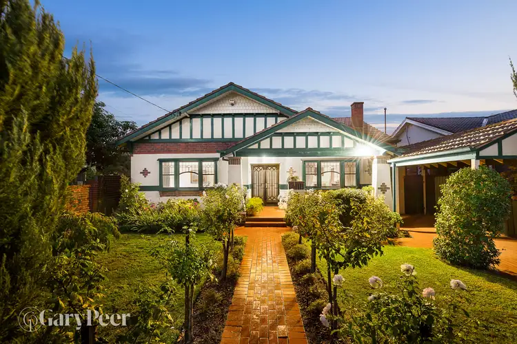 8 Eumeralla Road, Caulfield South VIC 3162