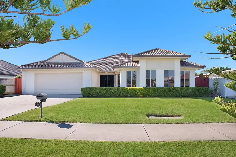 17 Whitehaven Way, Pelican Waters QLD 4551