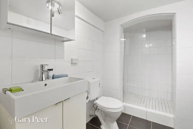 Third view of Homely apartment listing, 18/33 Grey Street, St Kilda VIC 3182