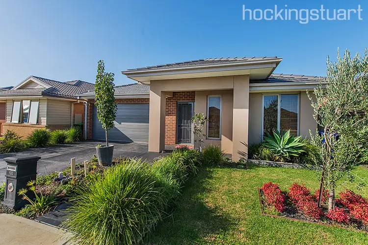 120 Wheelers Park Drive, Cranbourne North VIC 3977