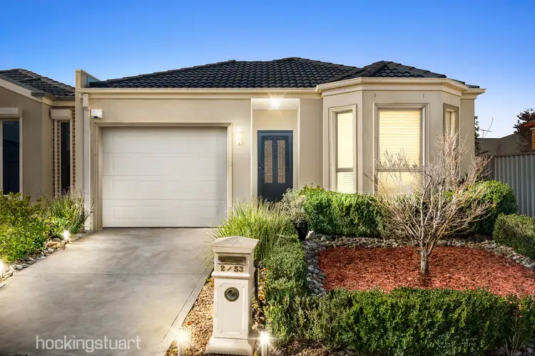 2/53 Carlyon Close, Melton West VIC 3337