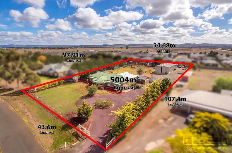 11 Isa Grange, Kurunjang VIC 3337