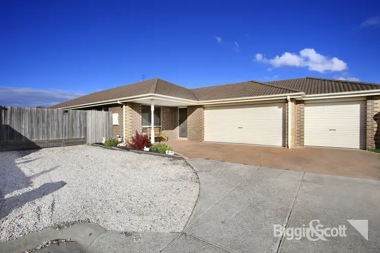 Second view of Homely house listing, 5 Streeton Court, Pakenham VIC 3810