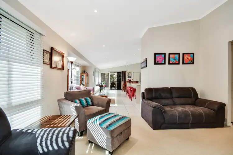 4 Lotte Place, Little Mountain QLD 4551