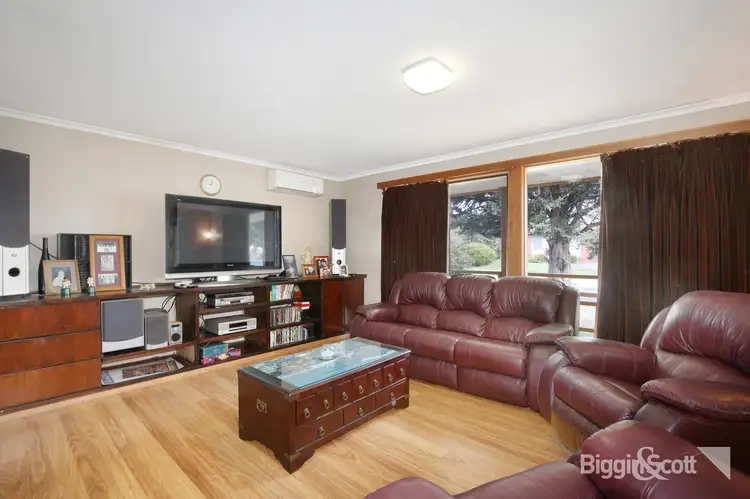 90 Toirram Crescent, Cranbourne VIC 3977