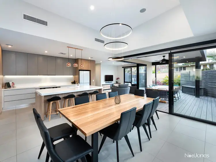 Fifth view of Homely house listing, 2 Newlands Court, Box Hill South VIC 3128