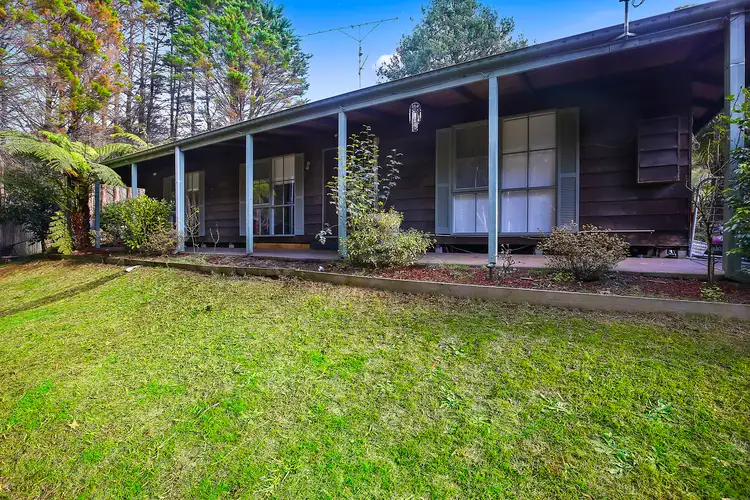 8 Old Warburton Road, Warburton VIC 3799