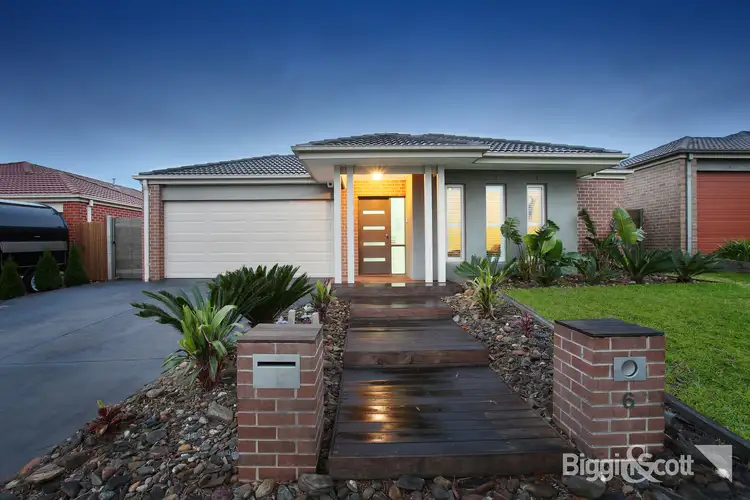 6 McGarvie Drive, Cranbourne North VIC 3977