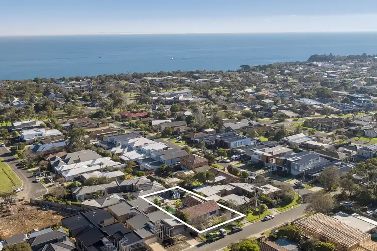 28 Carnoustie Grove, Mornington VIC 3931