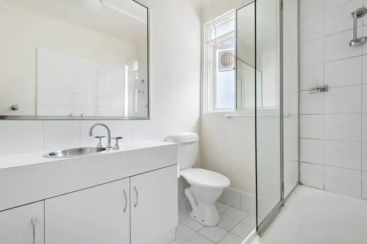 Sixth view of Homely apartment listing, 2/8 John Street, Elwood VIC 3184