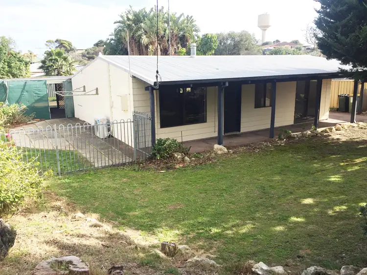8 Scrivener Place, Halls Head WA 6210
