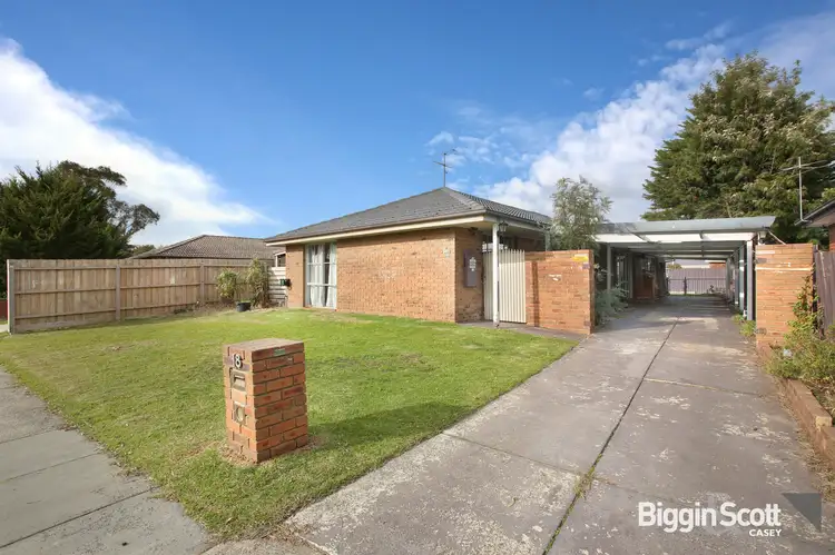 18 Gipps Crescent, Cranbourne North VIC 3977