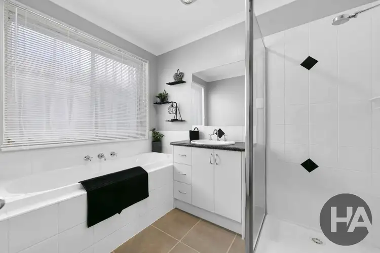Fifth view of Homely house listing, 1 Heather Court, Koo Wee Rup VIC 3981