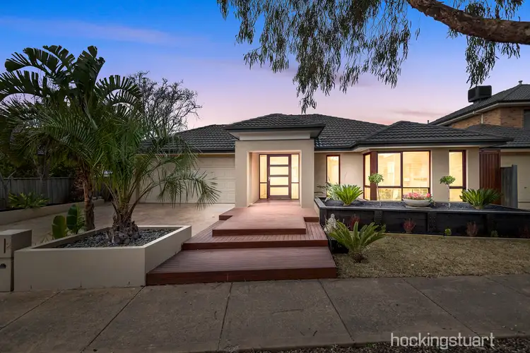 2 Mandalay Court, Sanctuary Lakes VIC 3030