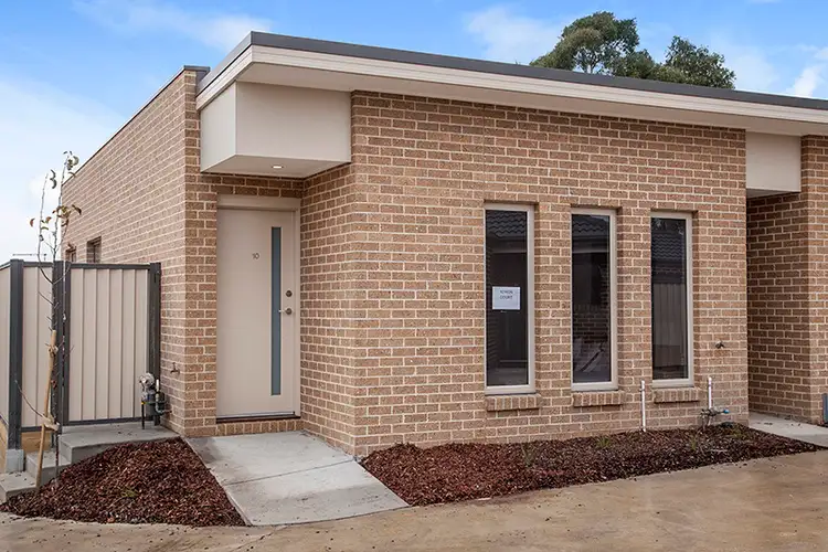 10 Ron Court, Canadian VIC 3350