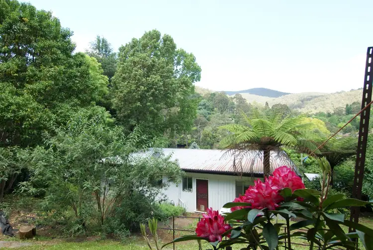 11 St Johns Road, Warburton VIC 3799