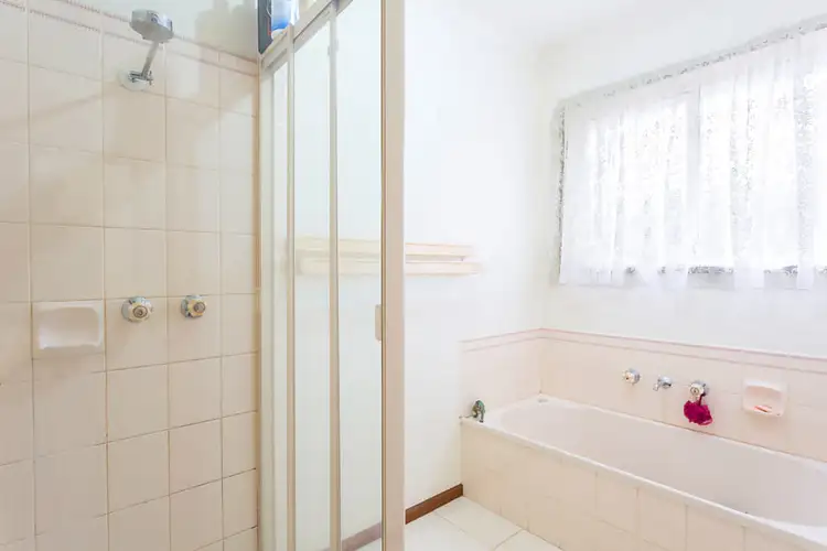 Fourth view of Homely house listing, 4 Waverley Close, Narre Warren VIC 3805