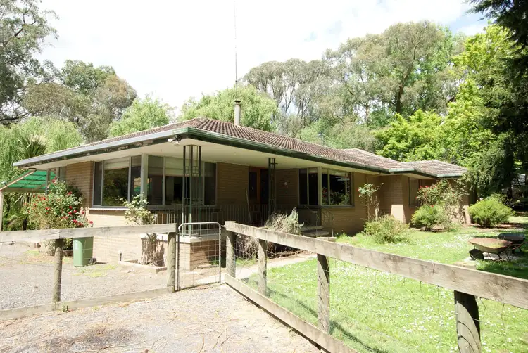 325 Glenview Road, Launching Place VIC 3139